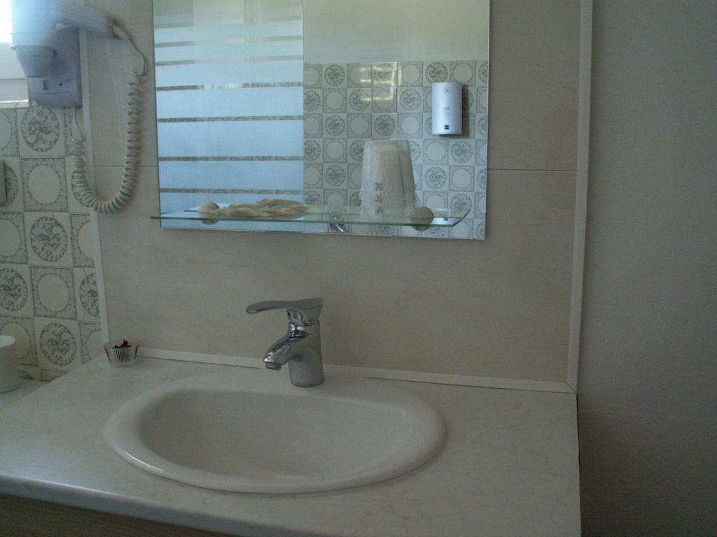 Le Relais Du Pont De Rhodes Hotel Frayssinet Camera foto
